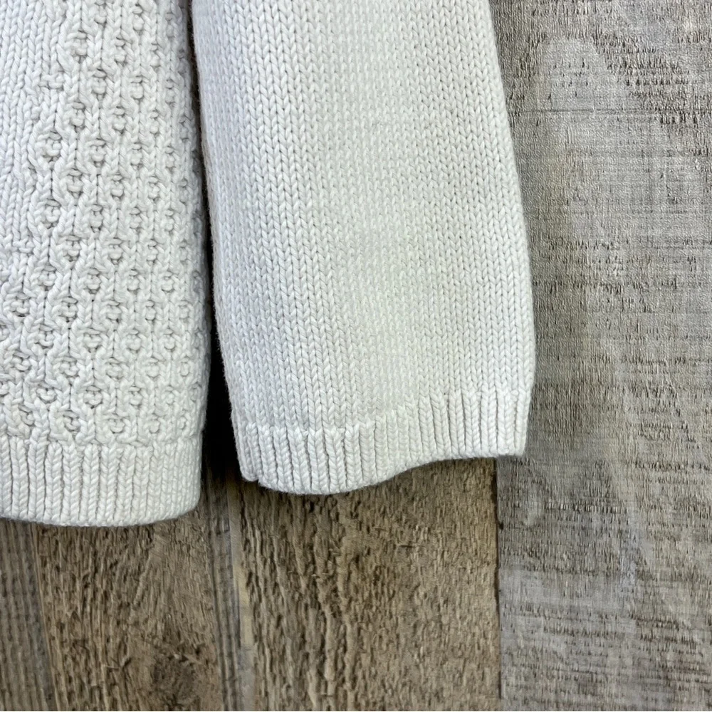 Ann Taylor Size XS Cream Color V-Neck Long Sleeve Medium Weight Sweater …